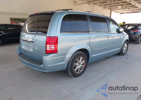 2010 Chrysler Town & Country New Limited z USA, uszkodzony, nr VIN 2A4RR7DX4AR451835